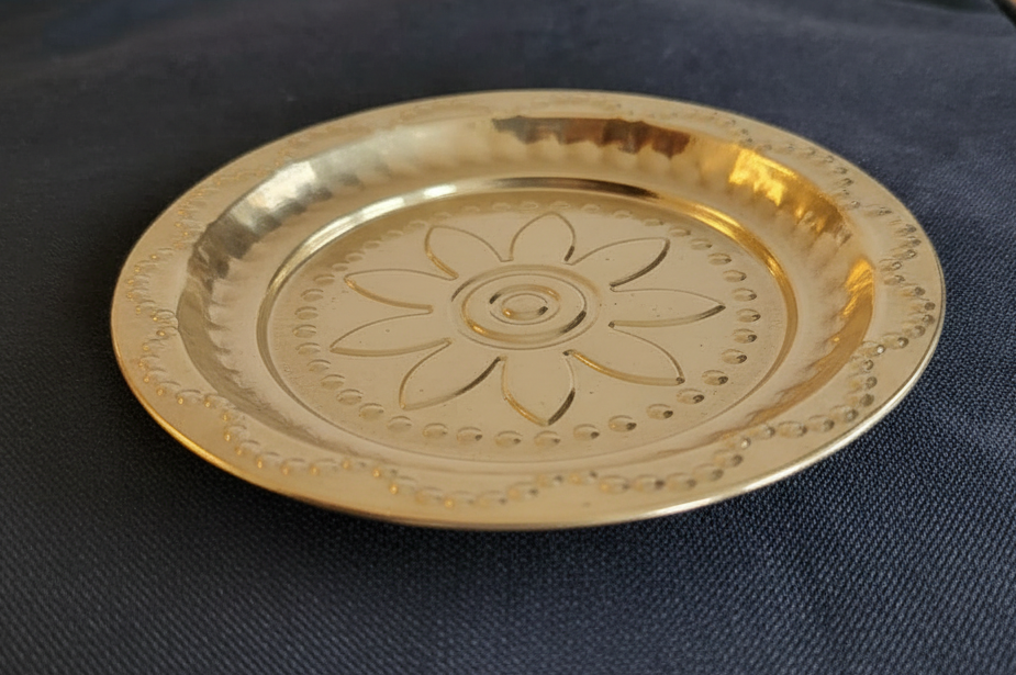 Brass puja thali – rim and border detail